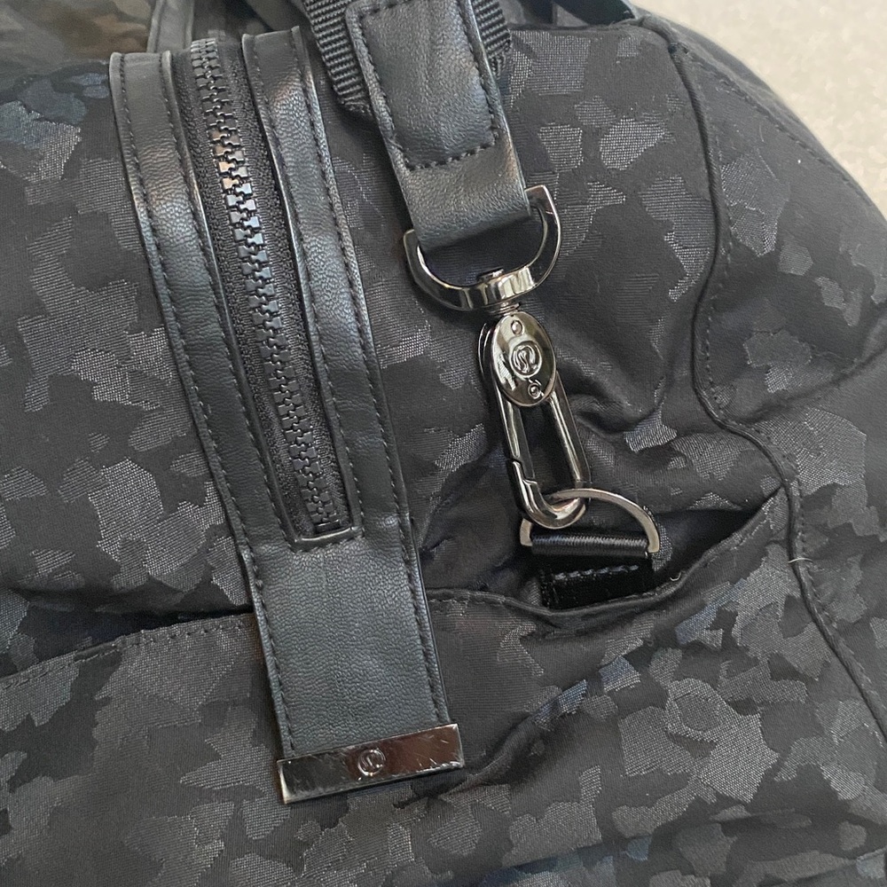 Lululemon Stylish Black Unisex Duffle Bag/Backpack Set - Picture 6 of 16